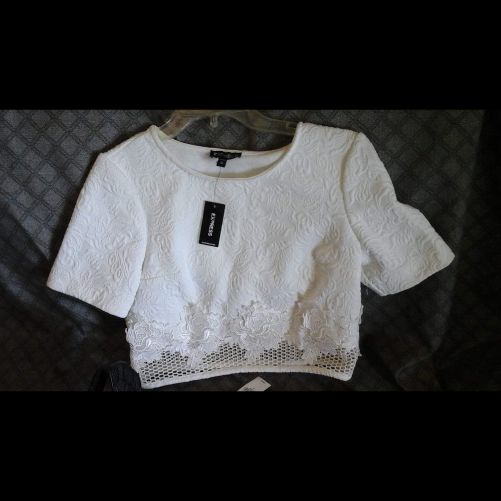 Size XS de EXPRESS la blusa todo por $35.00 ..